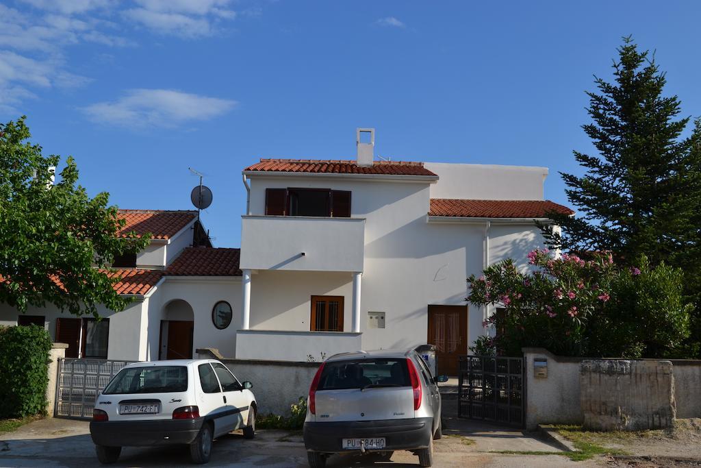 Apartments Cavae Romanae Medulin Bagian luar foto